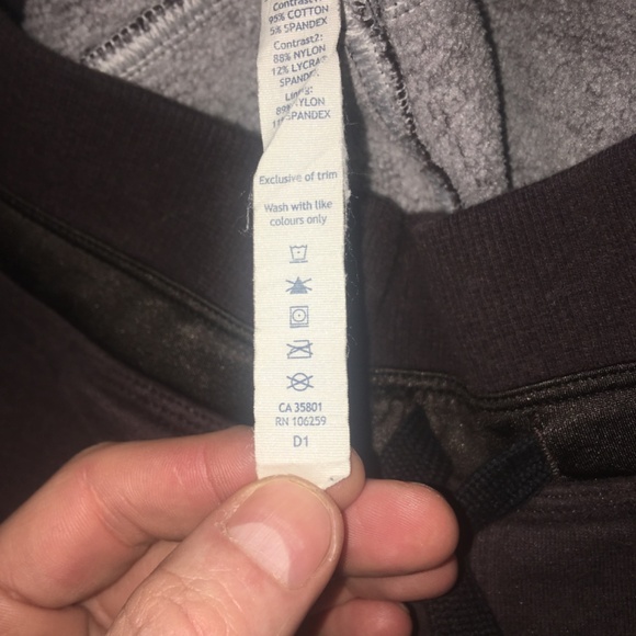 Lululemon  dance studio mid rise pant size 6 with a 30 inch leg - Picture 6 of 6